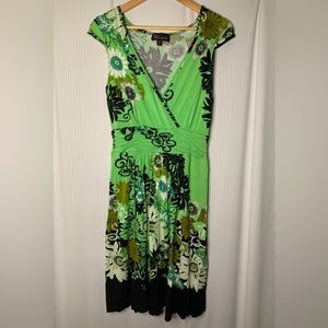 Anna Scott - Green And Black Floral Print V-neck Midi Dress - Medium